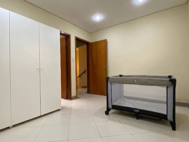 Berço Portátil Voyage Cinza - Com mosquiteiro.