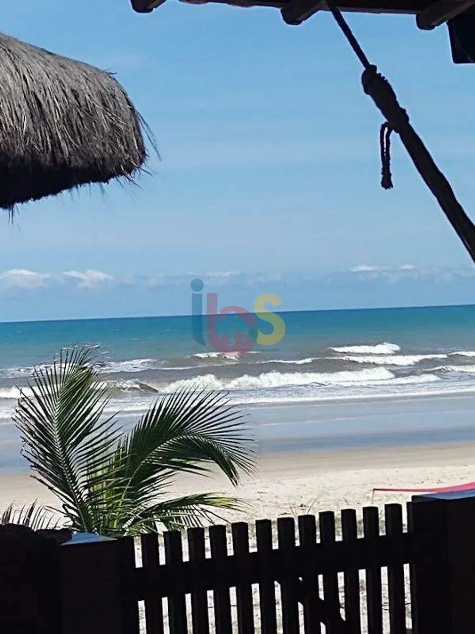 Vendo Casa com 03 Quartos Mobiliada - Pé na Areia com Cais de Pesca