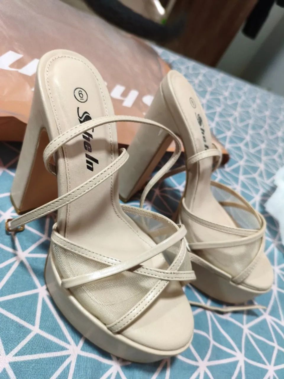 Sandália salto alto - Foto 4