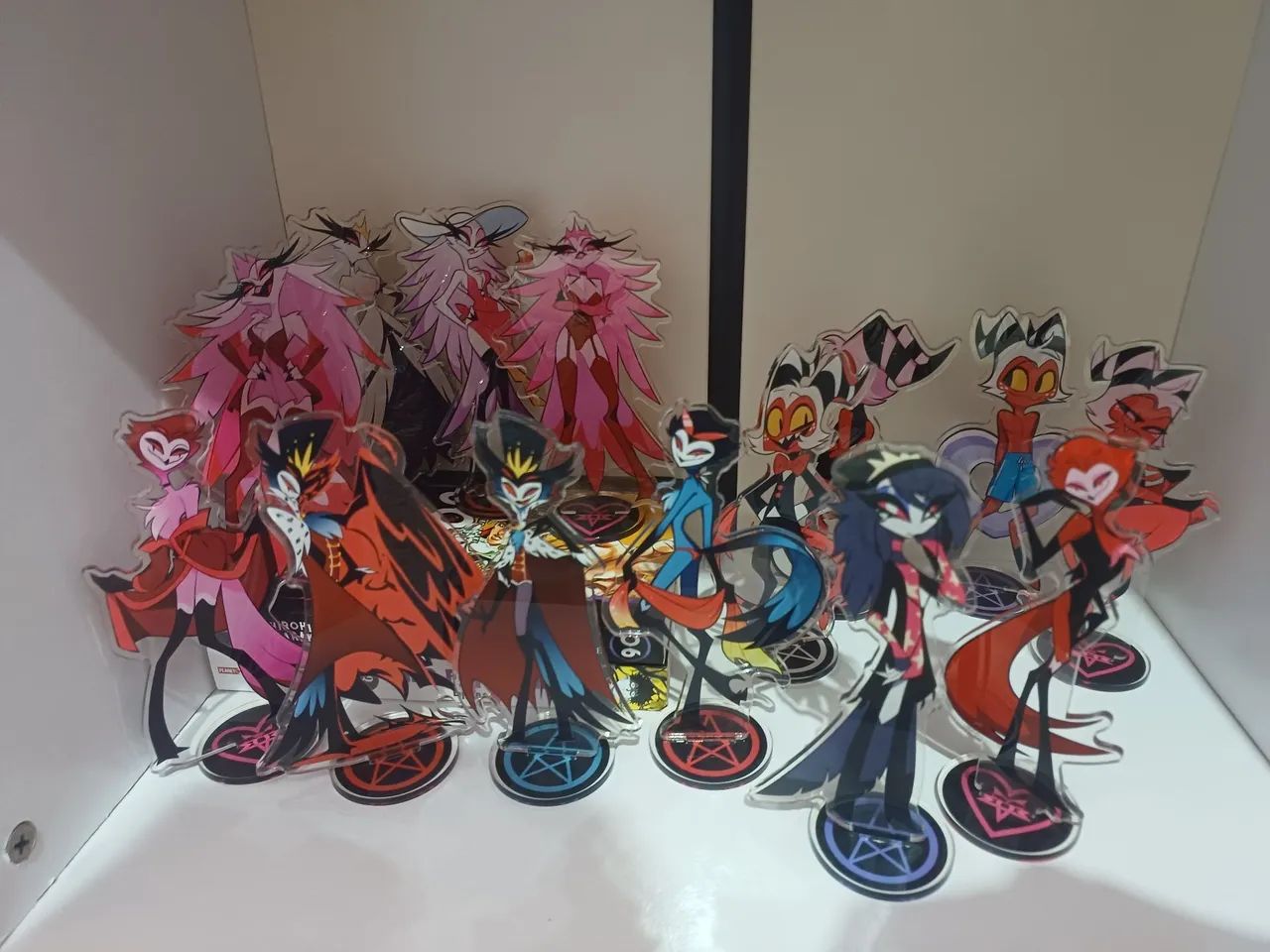 Todos os stand de acrílico Helluva boss 