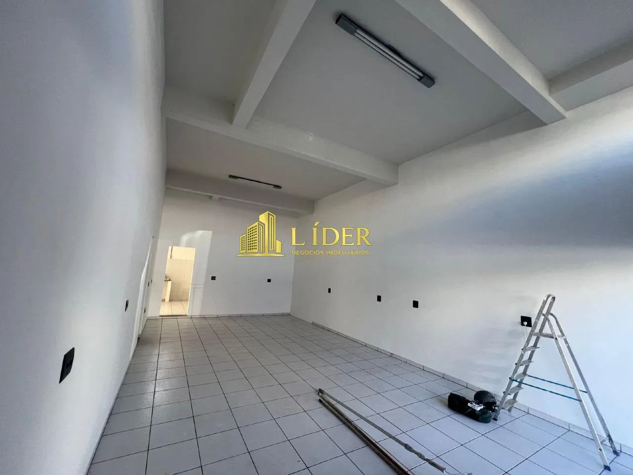 LOJA COMERCIAL NO SANTA MÔNICA