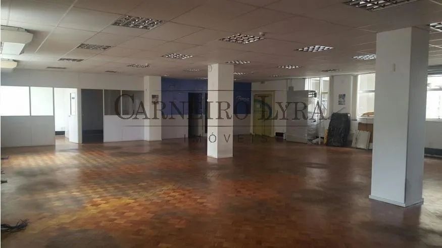 Conjunto à venda e para aluguel com 212m² na Praça da República.
