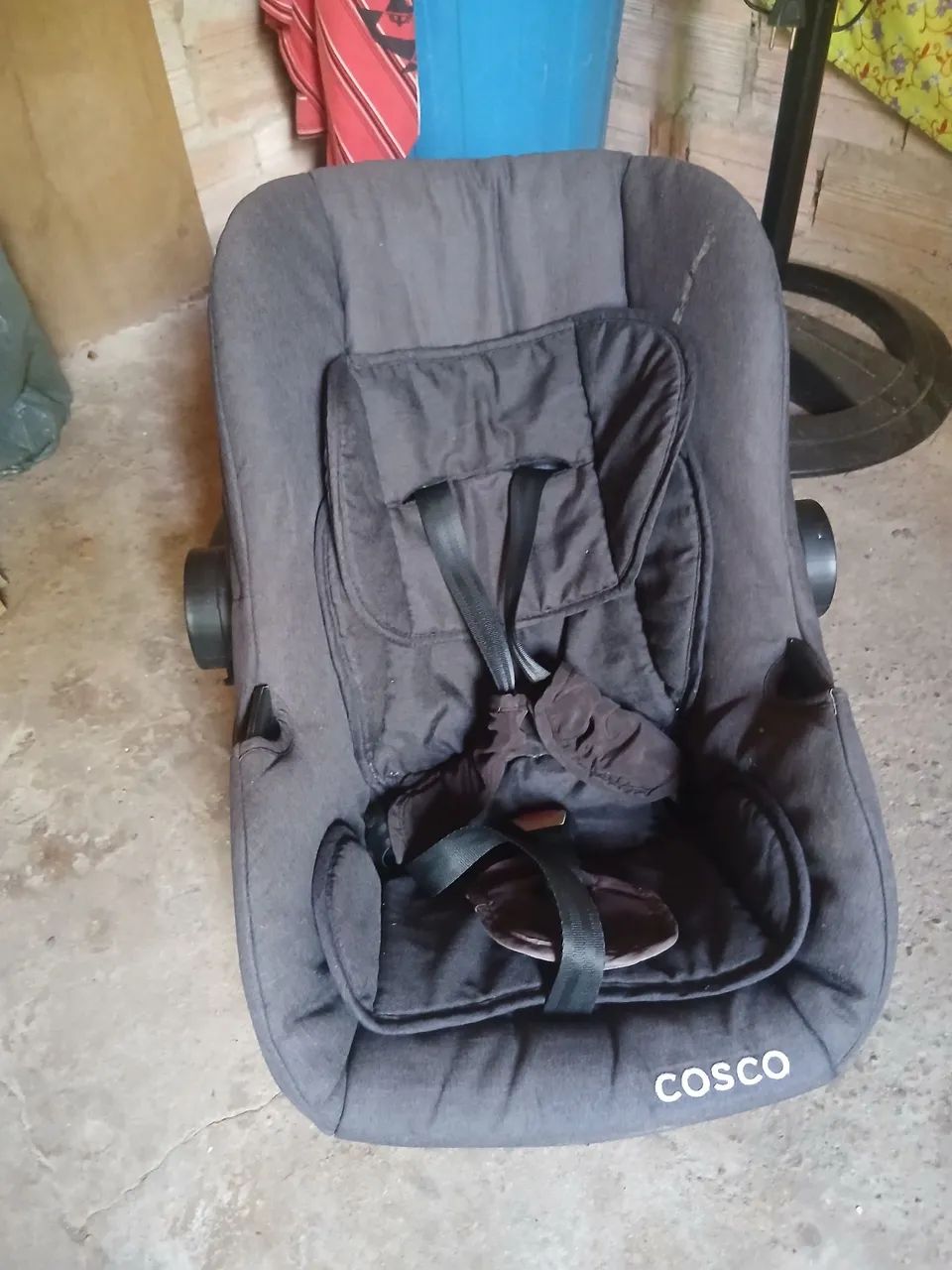 Uma cadeirinha de bebê 