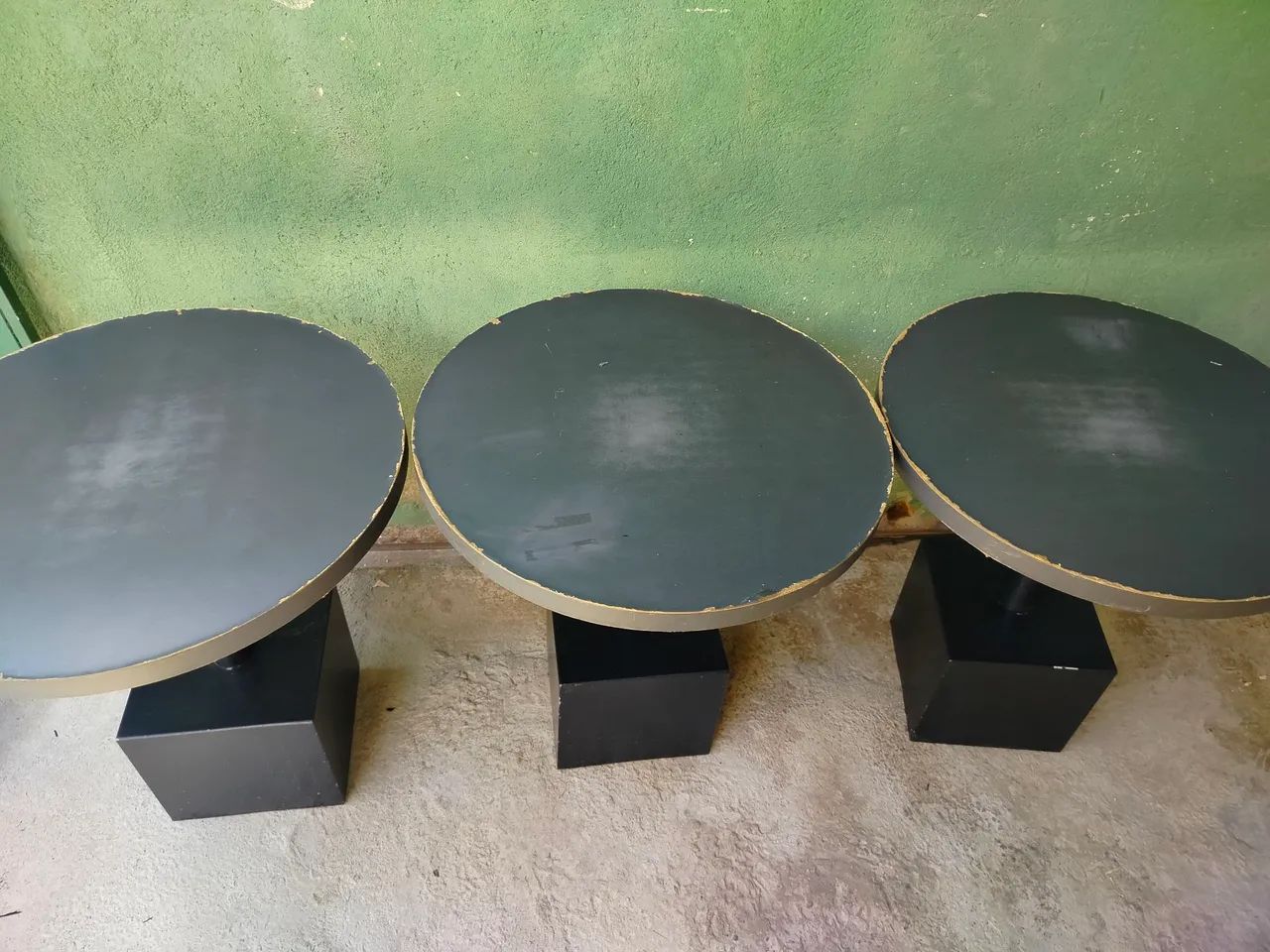 Trio de mesas redondas com pés de ferro  - Foto 5