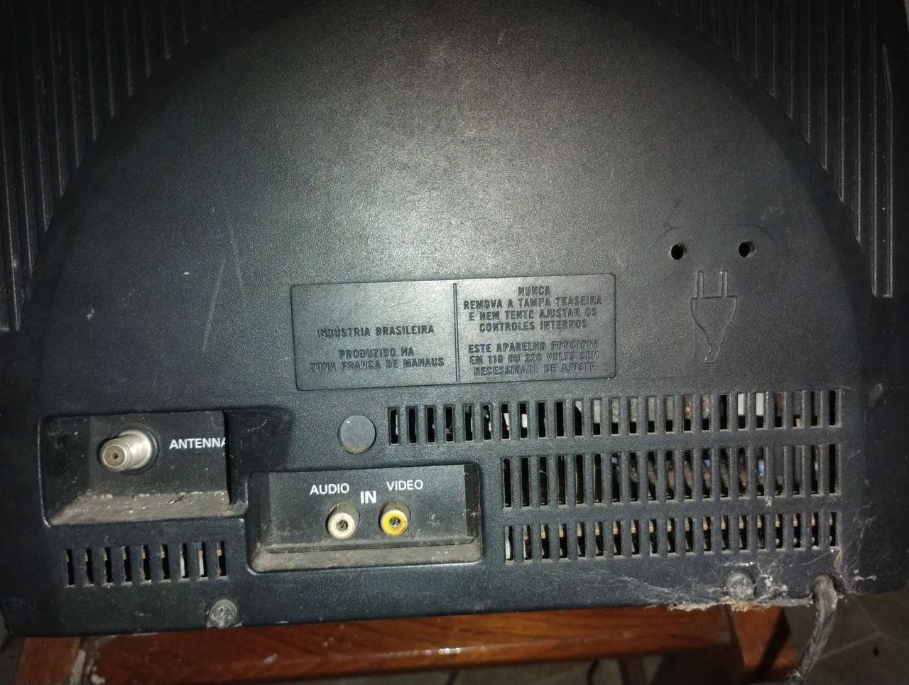 TV Tubo com Vídeo Cassete Philips 14 Polegadas Modelo PV461/781  - Foto 5