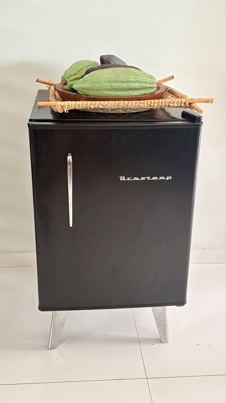 Frigobar Brastemp Retrô Preto - 76L - Foto 2