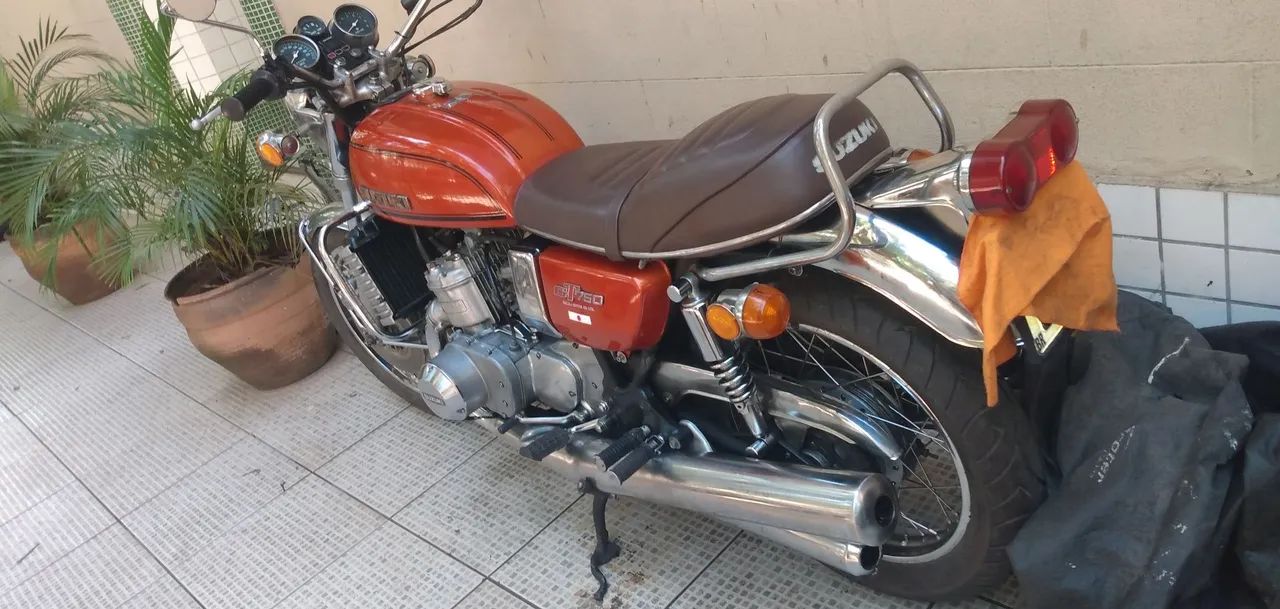 Suzuki GT 750 - Foto 4