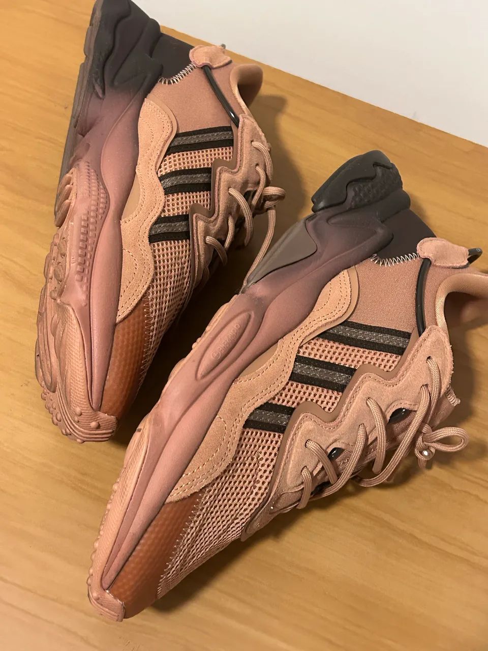 Tênis Adidas OZWEEGO ( tam 42 ) marrom - Foto 4