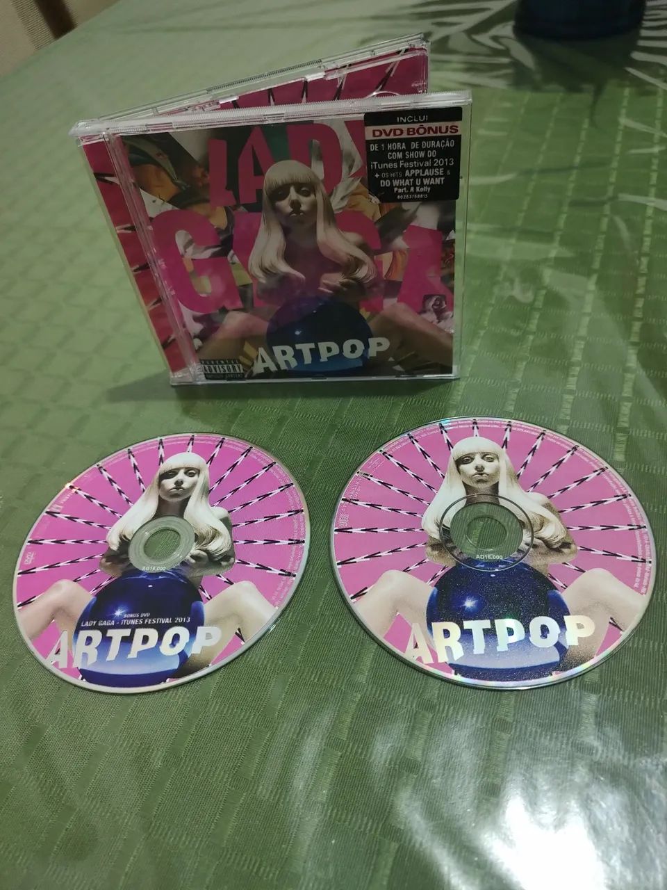 Lote Cds e Dvds Originais Lady gaga.