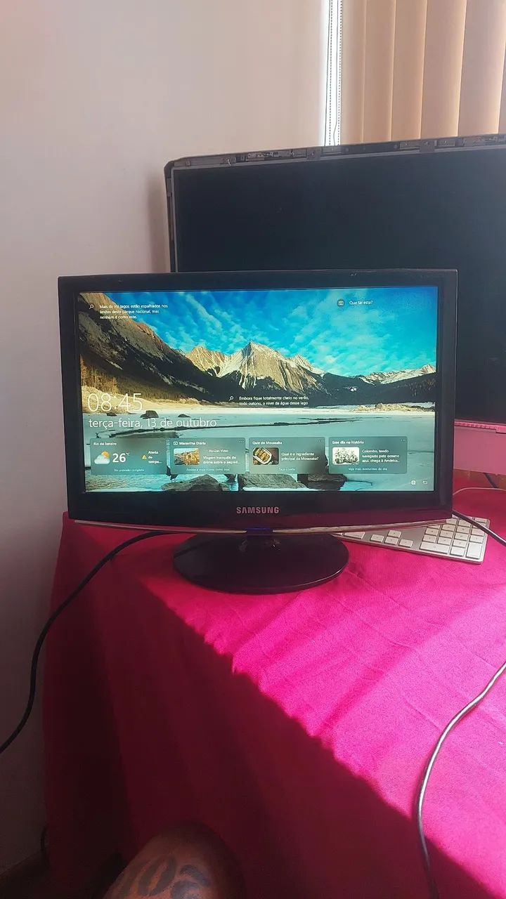 Monitor Samsung SyncMaster 933SN Plus 18,5" LCD Widescreen Bivolt com cabo de força vga