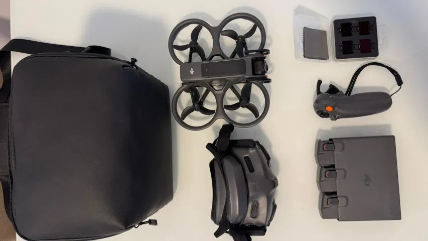 Drone DJI Avata 2 Fly More Combo (3 Baterias) + Controle FPV 3 + RC Motion 3