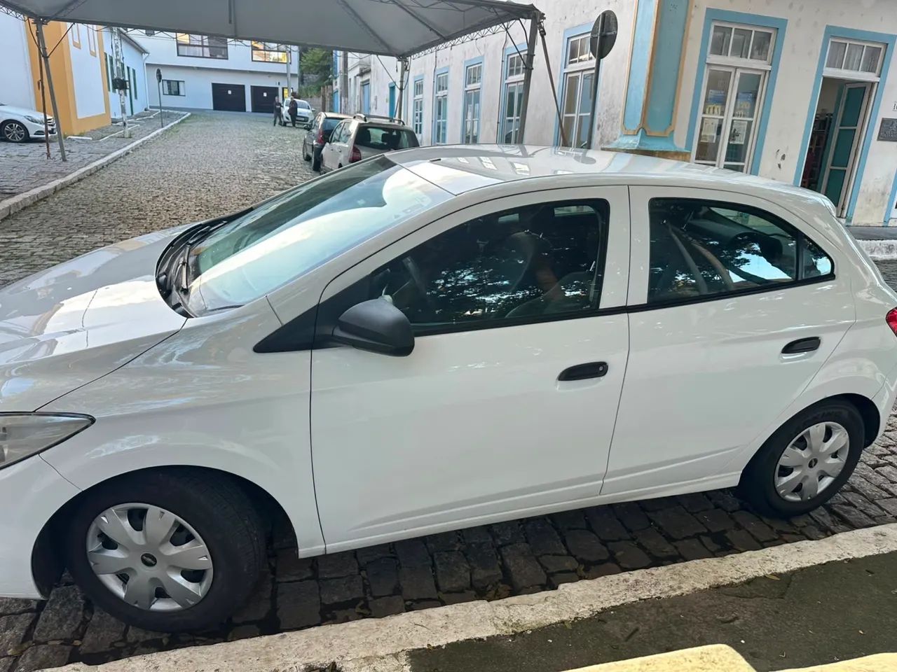 Chevrolet Onix JOY Hatch 1.0 8V Flex Mec. 4P 2018 - Foto 3