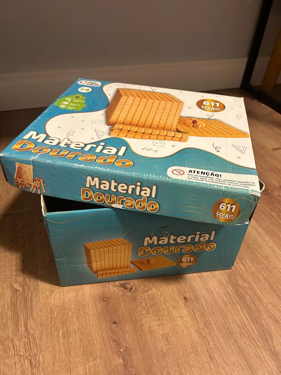 Material dourado 611 peças 