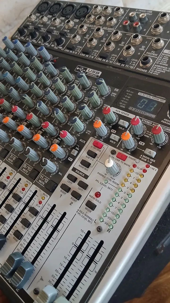 Mesa de Som Behringer Xenix X1622USB - Foto 2