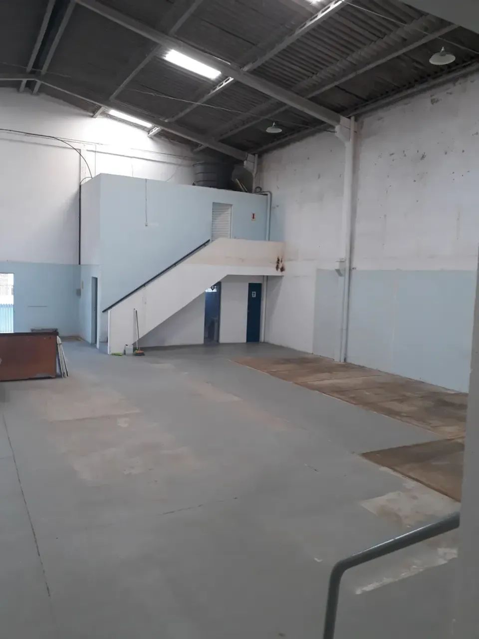 ALUGA-SE BARRACÃO PINHAIS  448,38m² - Foto 4