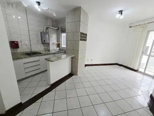 Apartamento no Bairro Canto: 2 Quartos (1 Suíte), Vaga Exclusiva e Sacada com Churrasqueir