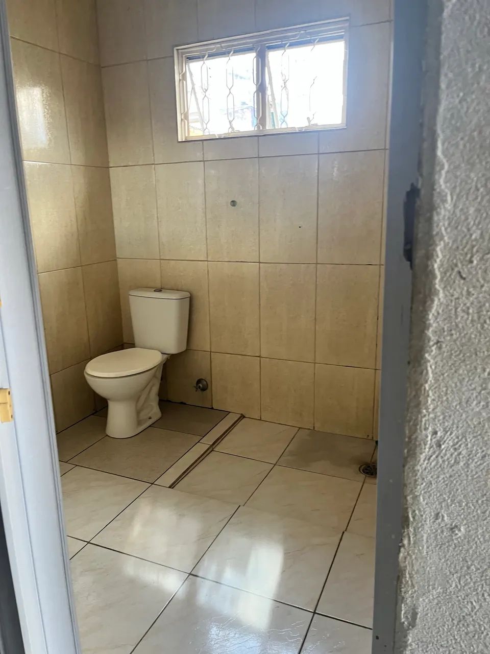 Casa e salão pequeno 