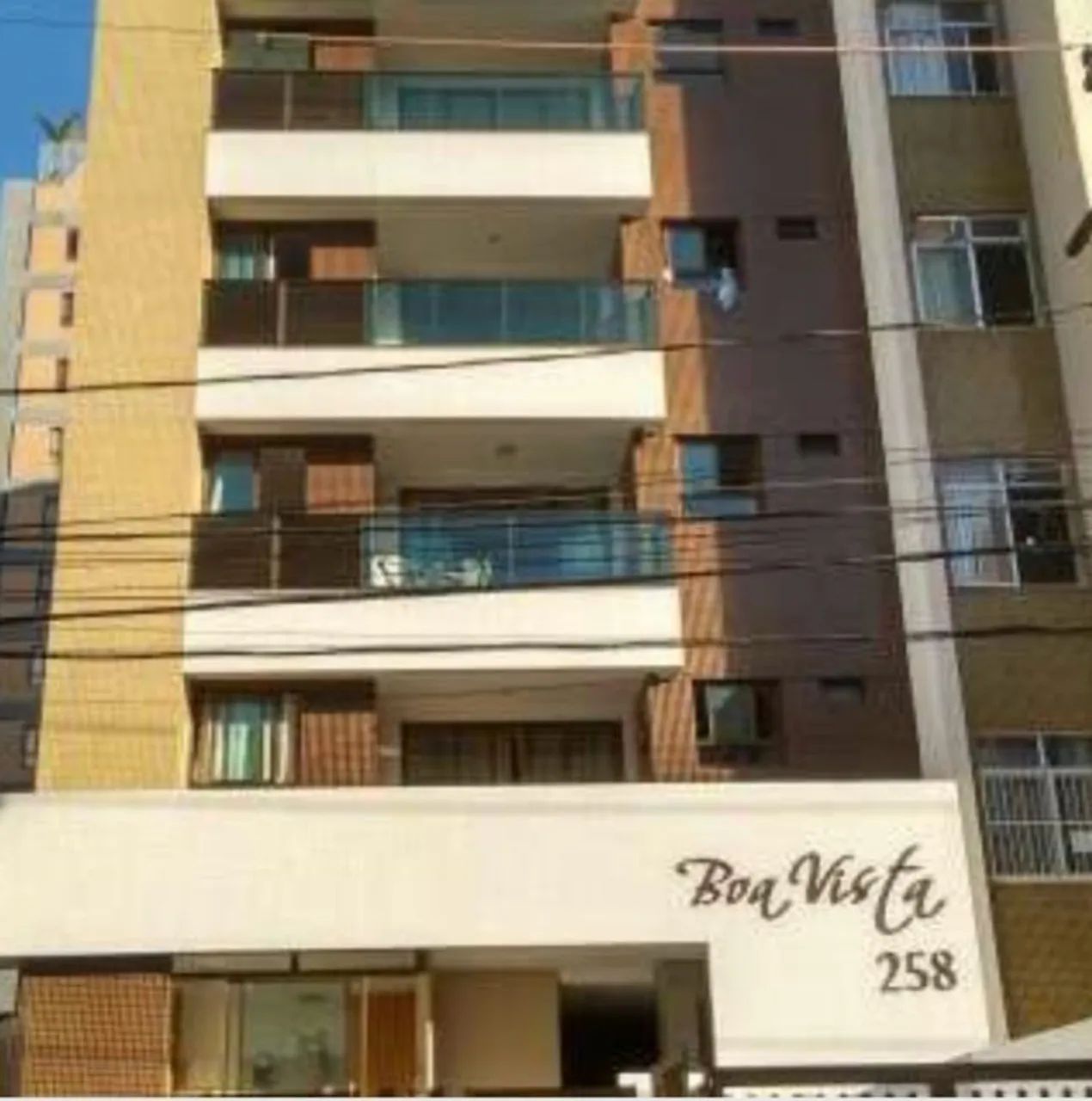 1/4  e sala e varandão