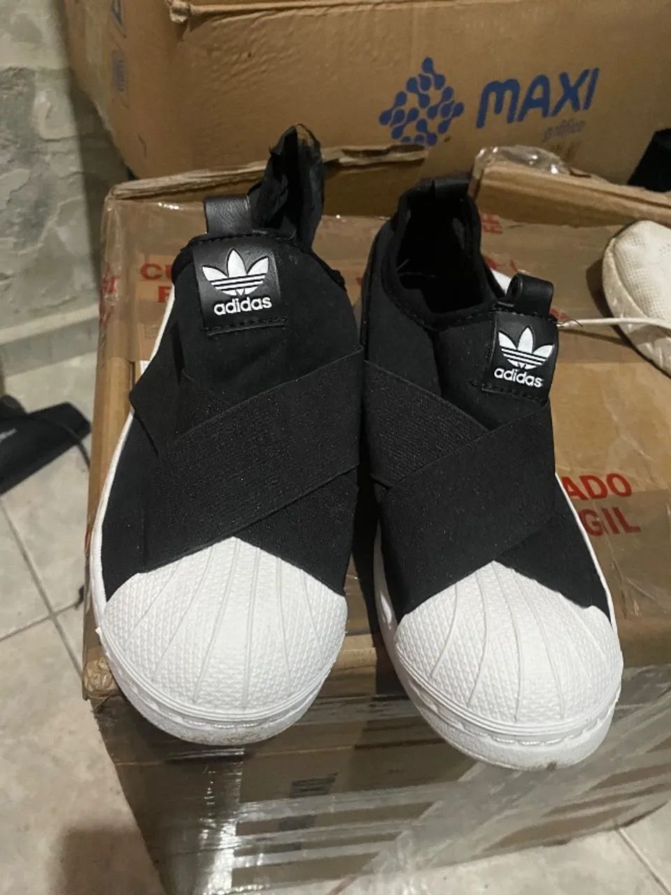Tênis adidas 