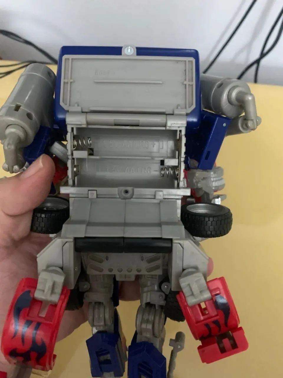 Boneco Optimus Prime no estado. - Foto 2