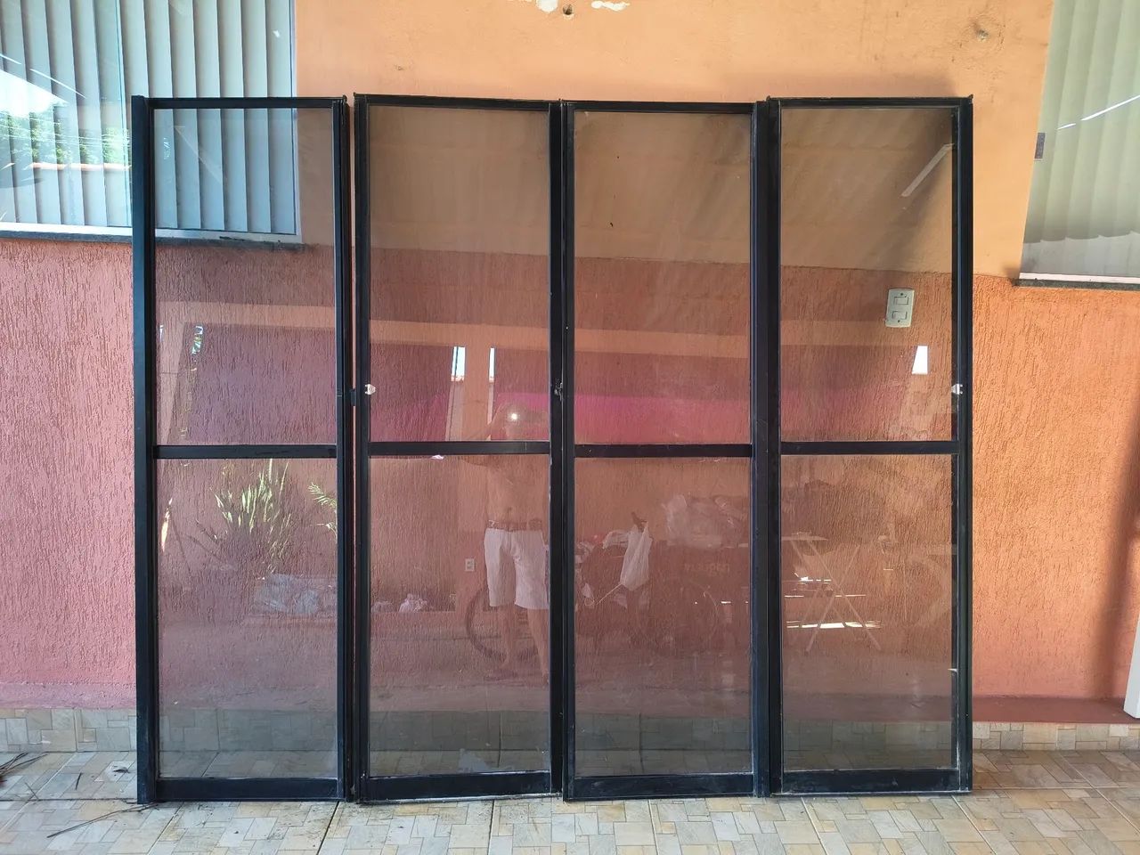 Porta de alumínio com vidro - Foto 2