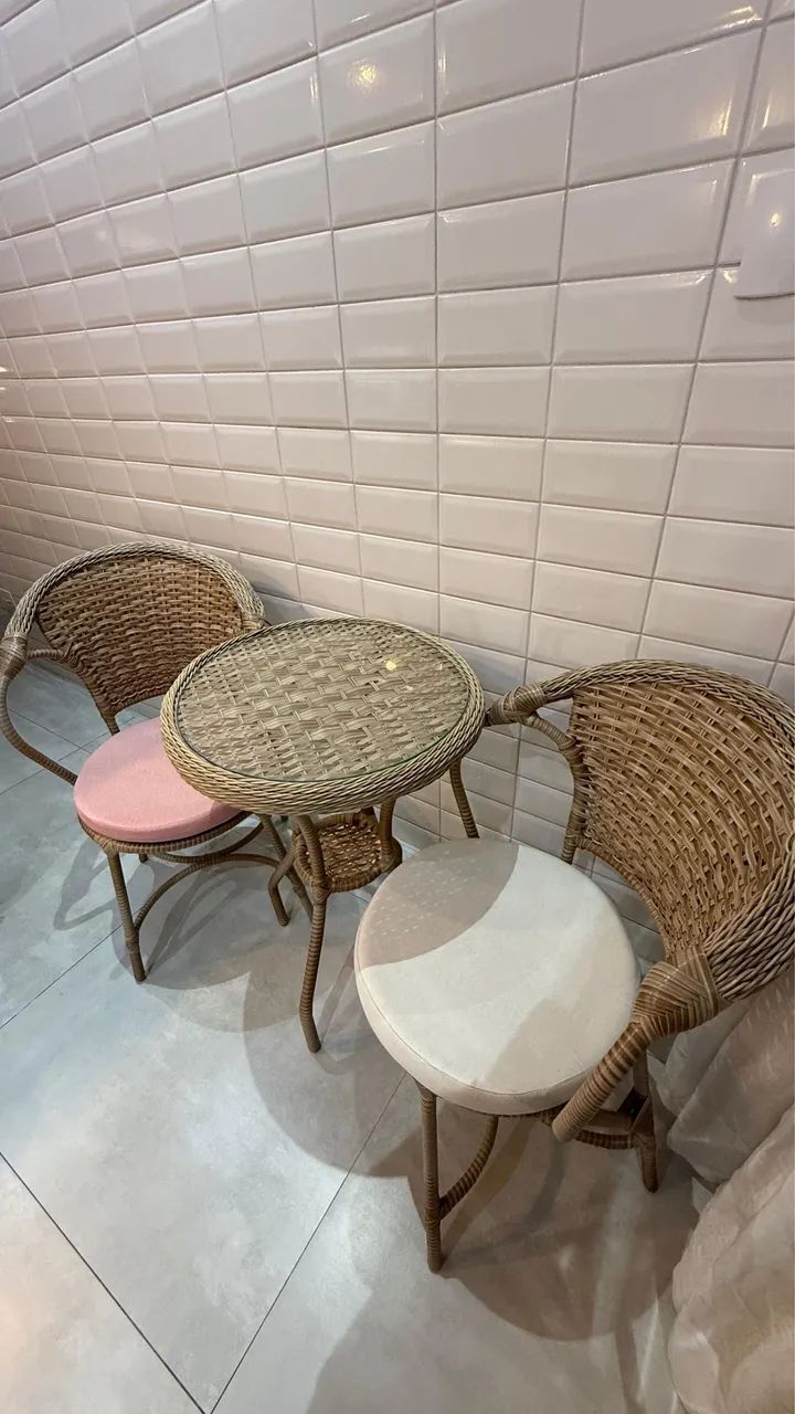 Mesas e cadeiras 