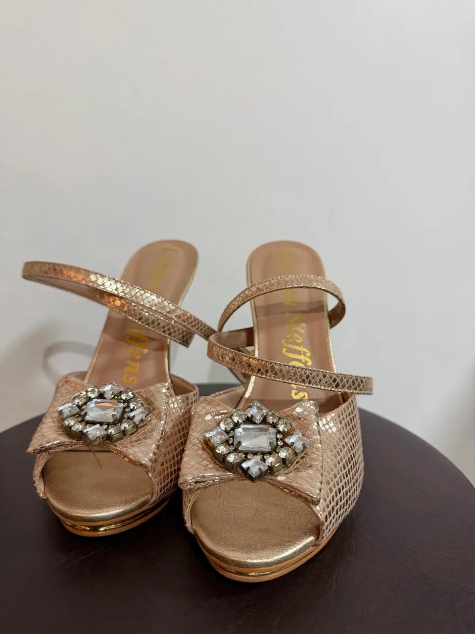 sandália carmen steffens dourada 37