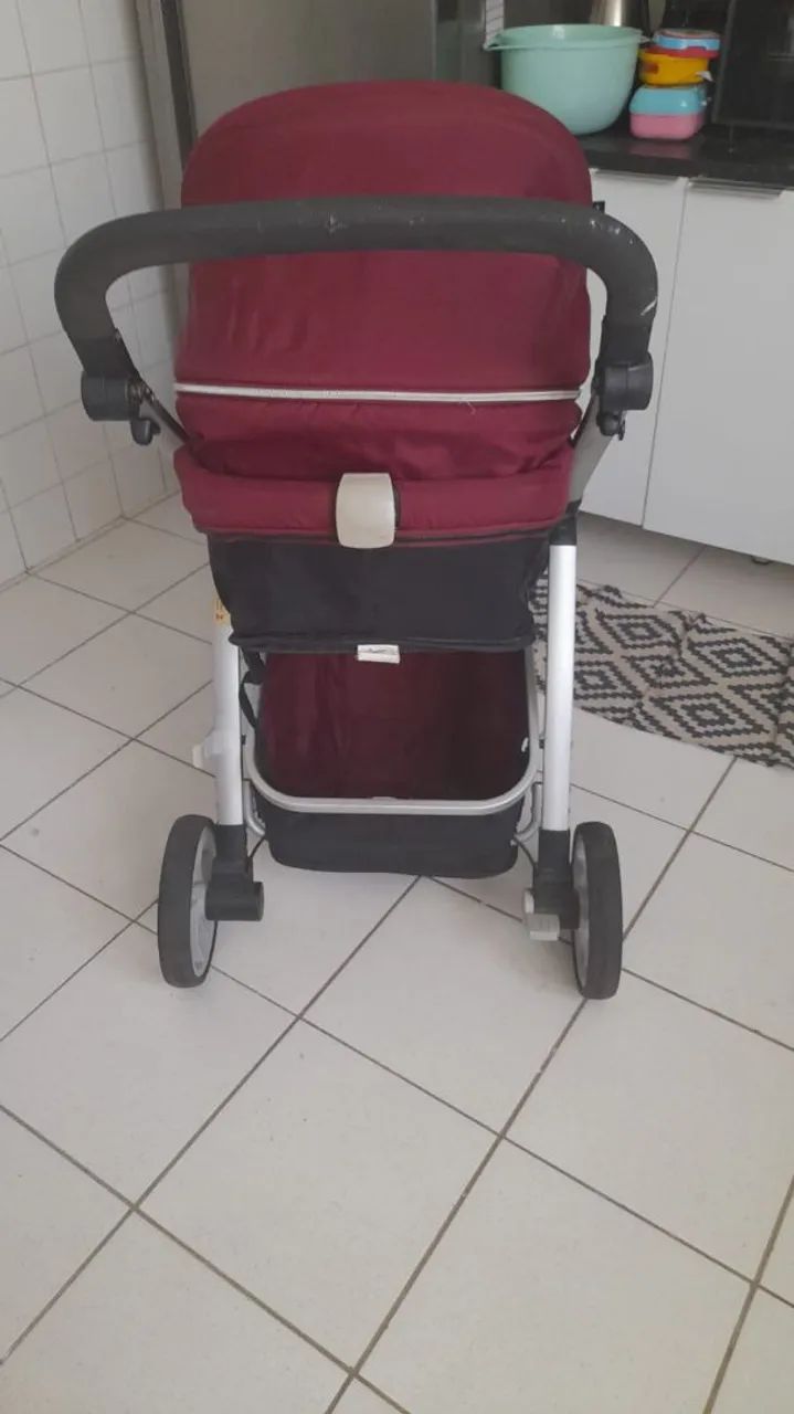 Vendo Carrinho de bebê 2 em 1 - Foto 2
