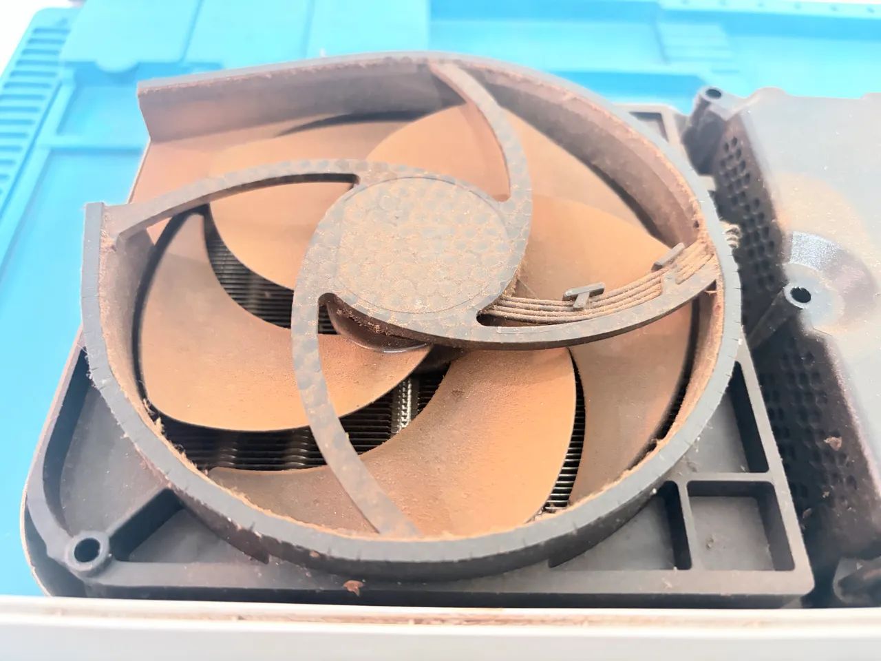 Limpeza interna e teoca da pasta termica de videogames  - Foto 5