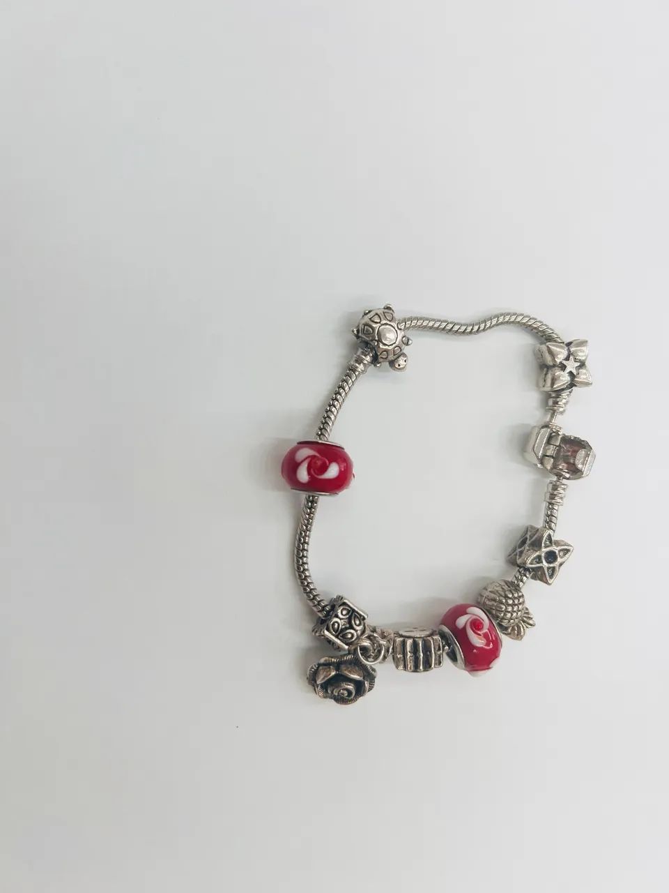 Pulseira de prata com berloques - Foto 2