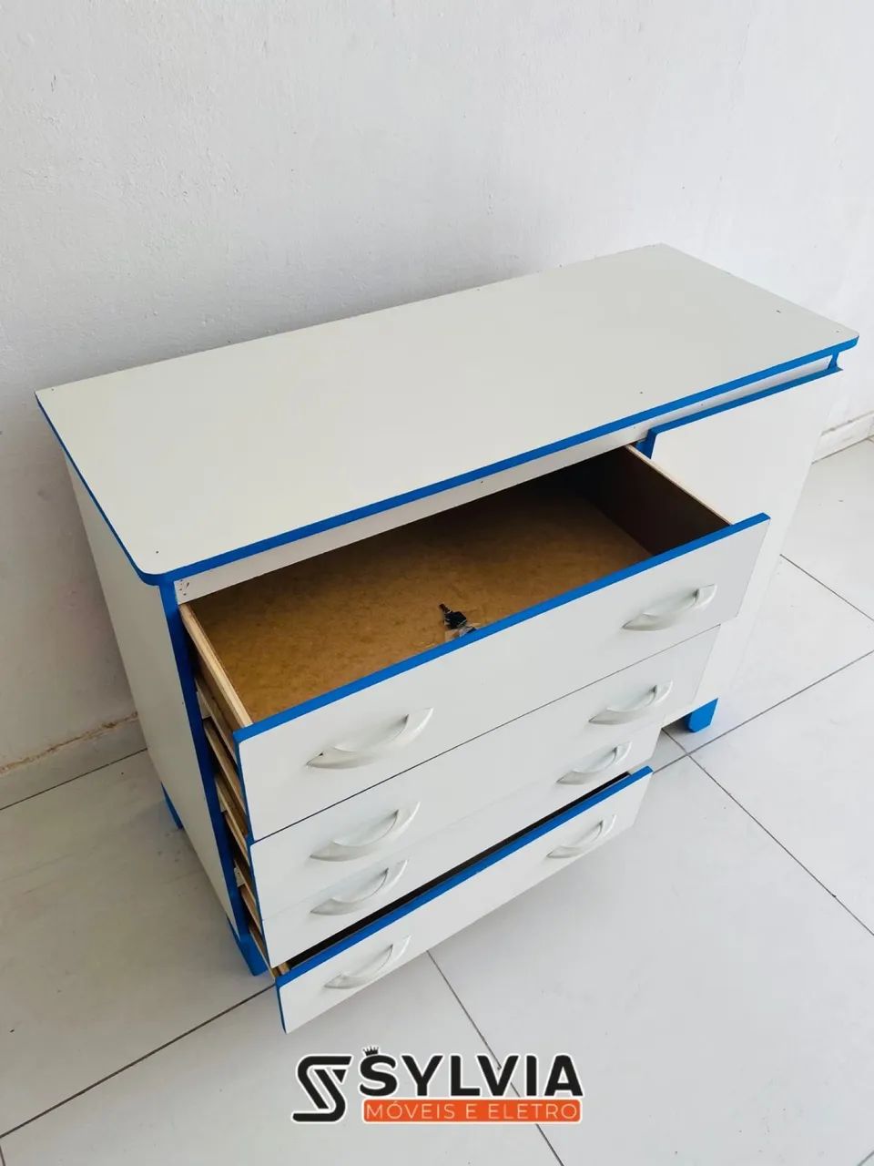 CÔMODA 4 GAVETAS COM SAPATEIRA 