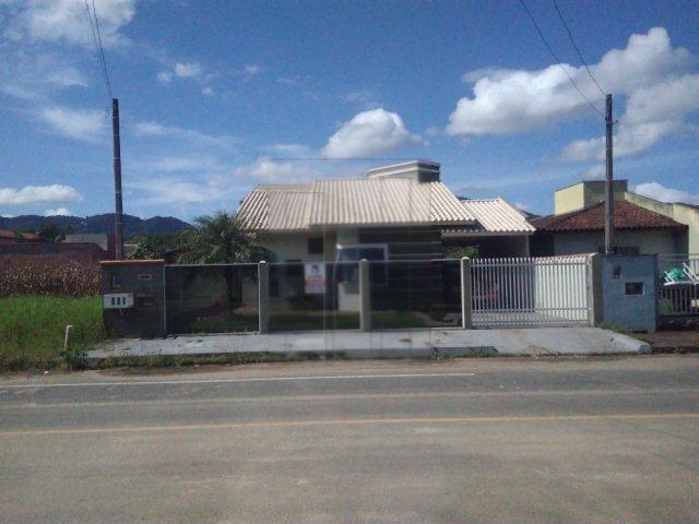 Duas casas, mais uma ampla área de festa