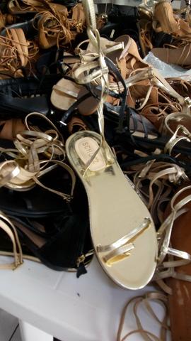 Venha conferir é nesse sábado peças a 1.00 e lindos sapatos novos 5.00 - Foto 3
