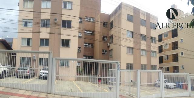 Imóvel com três dormitórios e sala ampla. condomínio tranquilo. - Foto 4