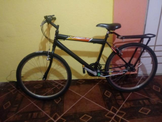 Vendo uma bicicleta semi-nova da Caloi 200