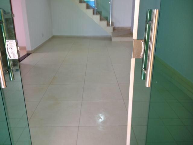 Vende-se imóvel com 2 casas geminadas - Foto 9