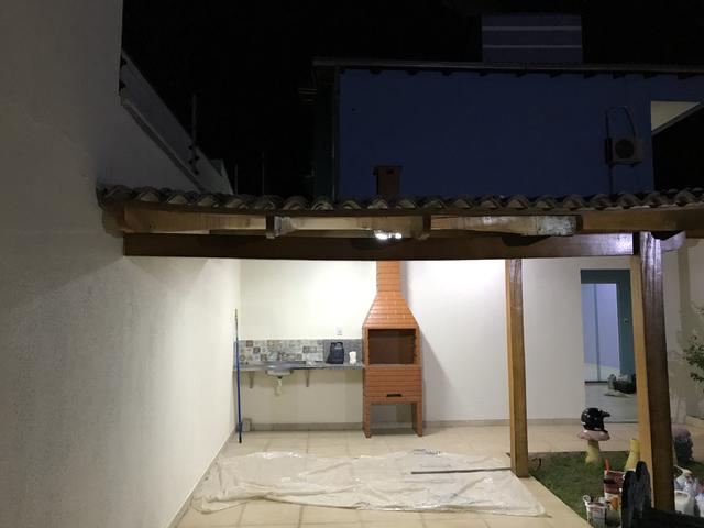 Vende-se imóvel com 2 casas geminadas