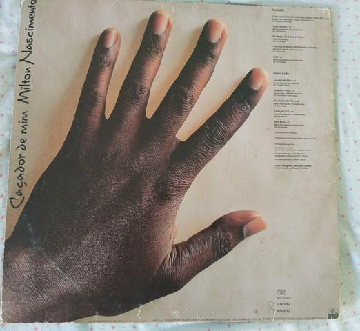 LP disco vinil Milton Nascimento Caçador de mim com pôster - Foto 3
