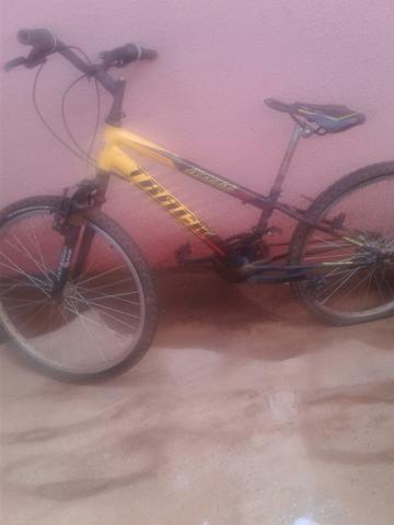Vendo 2 bicicletas aro 26 e 24 não entrego - Foto 2