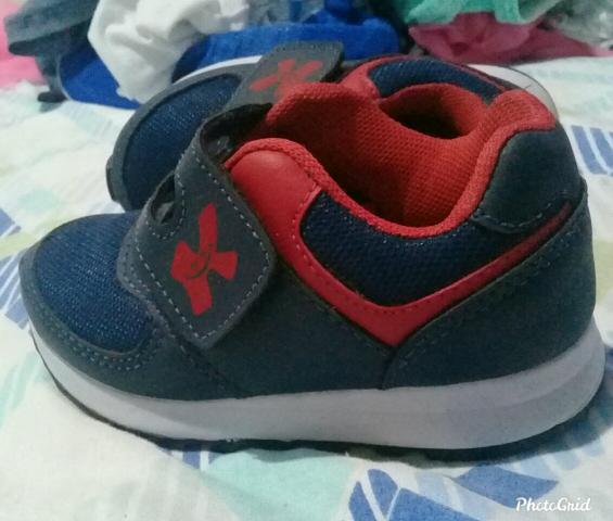 Tênis infantil, blusa de proteção solar - Foto 2