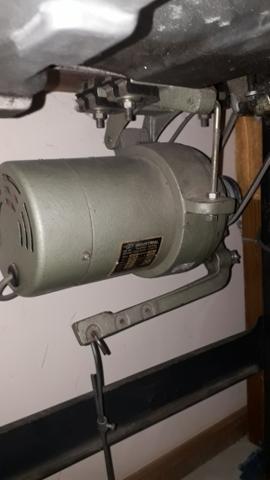 Máquina de costura reta industrial marca brother