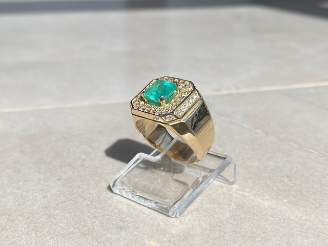 Anel em Ouro 18K 750 com Esmeralda e Brilhantes - Foto 3