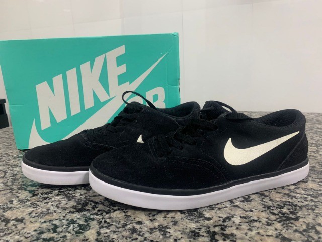 nike black shoes size 7