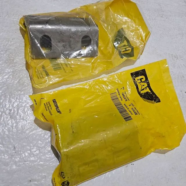 Escavadeira caterpillar dobradiça da tampa nova original 1652976 - Foto 4