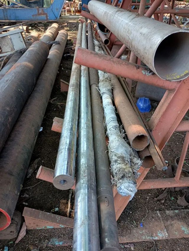 Hastes e barra roscada sem fim.