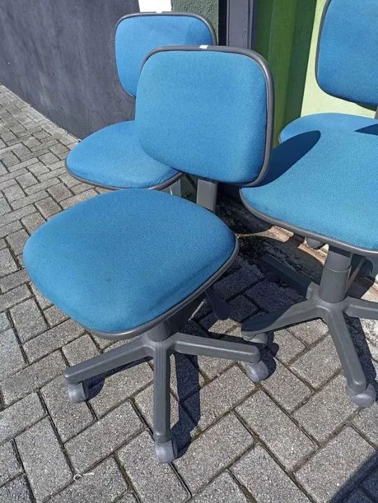 Cadeira de Escritório com Rodinhas Reforçada Azul por 99,00 cada. - Foto 3