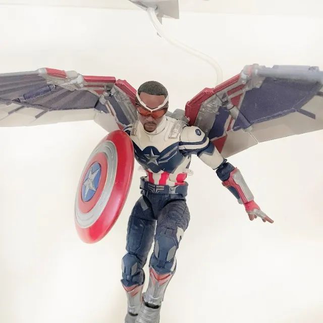Marvel Legends - Falcon Capitão América BAF - Foto 3