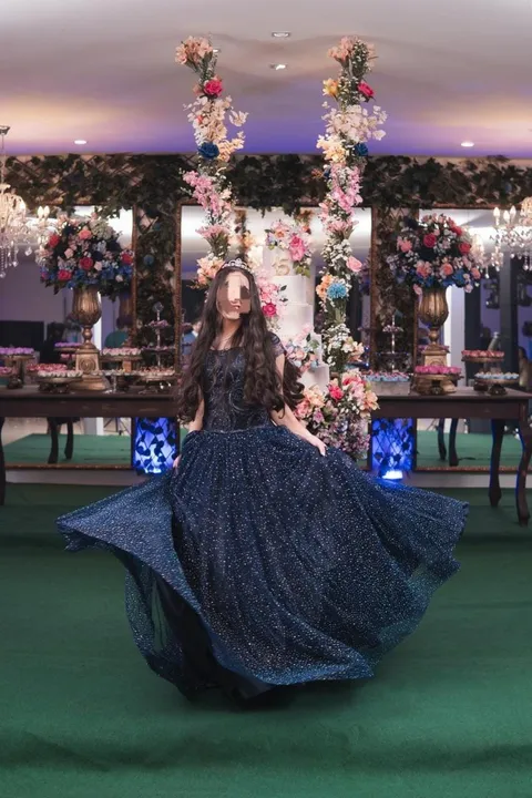 Luxuoso Vestido de 15 anos Azul Marinho