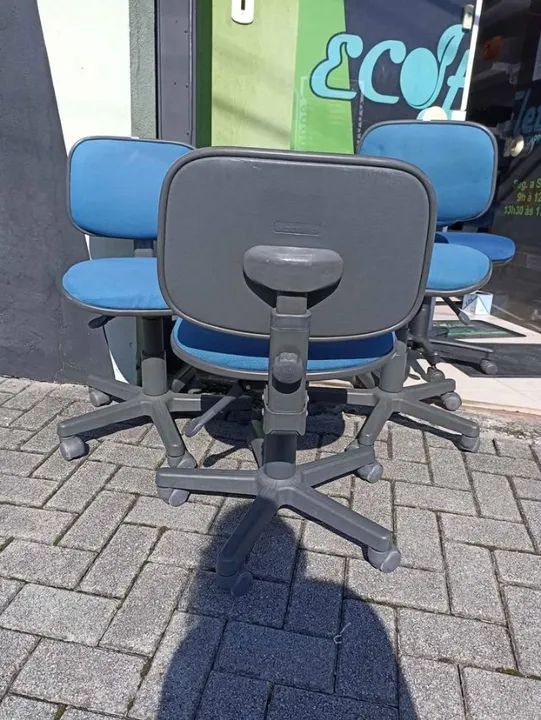 Cadeira de Escritório com Rodinhas Reforçada Azul por 99,00 cada. - Foto 2