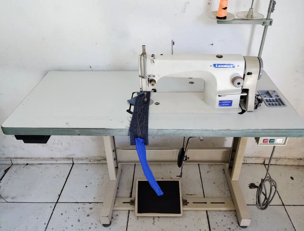 Vendo uma Máquina de Costura Industrial Lanmax  - Foto 2